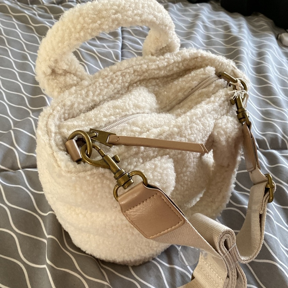 Teddy Small Tote Bag White Cream Sherpa crossbody NEW - Picture 1 of 4